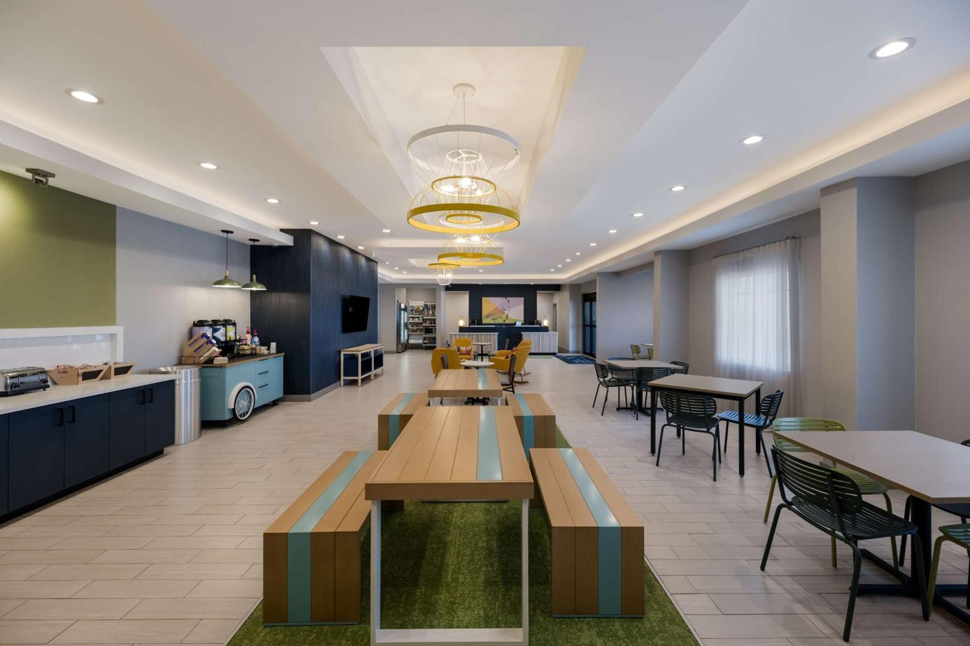 Spark By Hilton Midland South Exterior foto