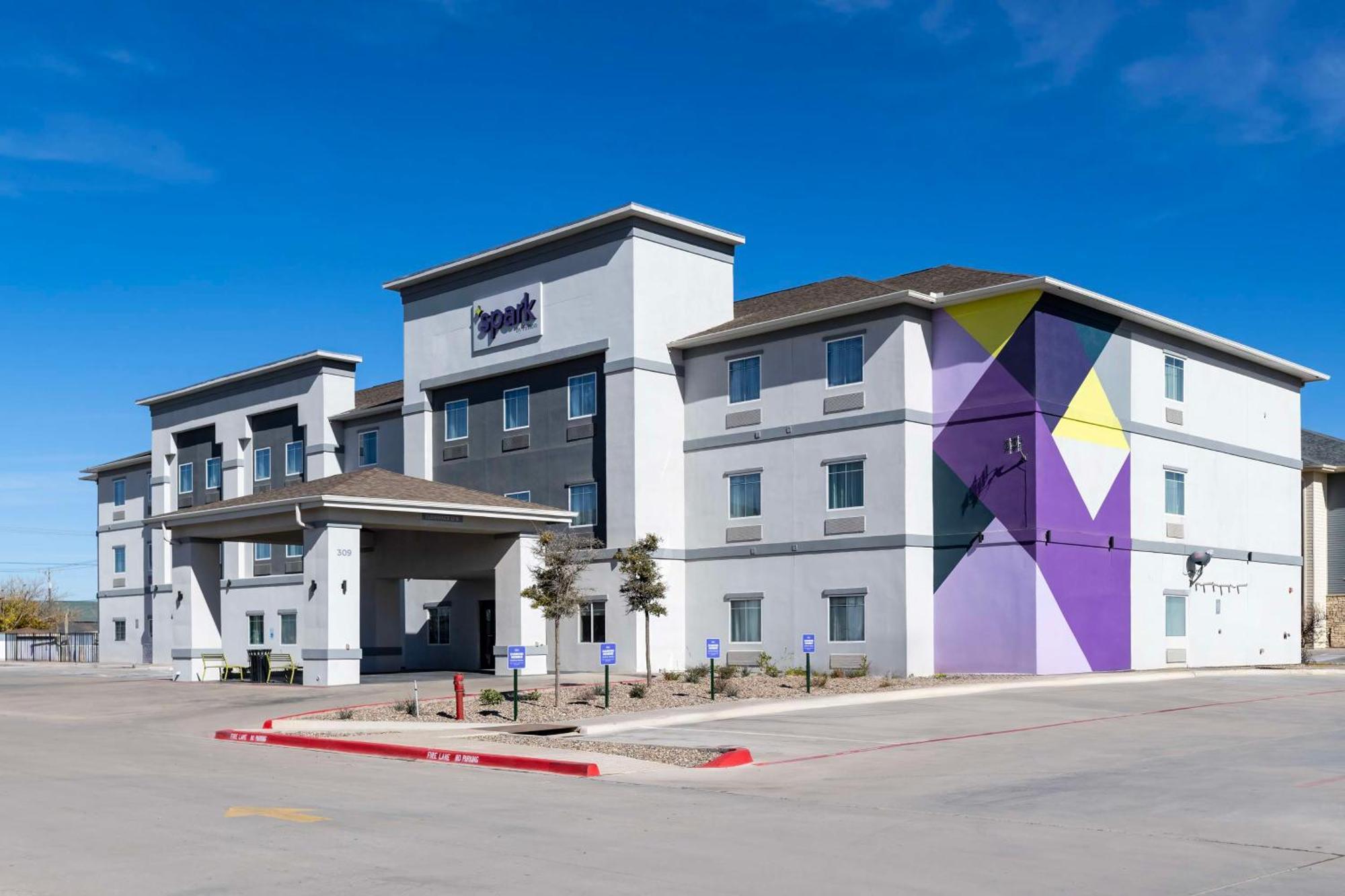 Spark By Hilton Midland South Exterior foto